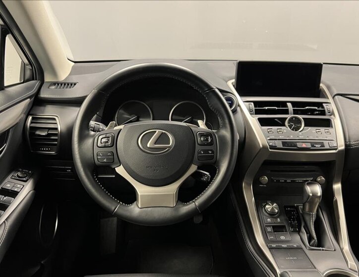 Lexus NX 300h 5