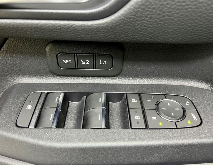 Toyota Land Cruiser 28