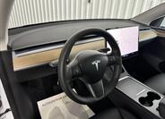 Tesla Model Y 16