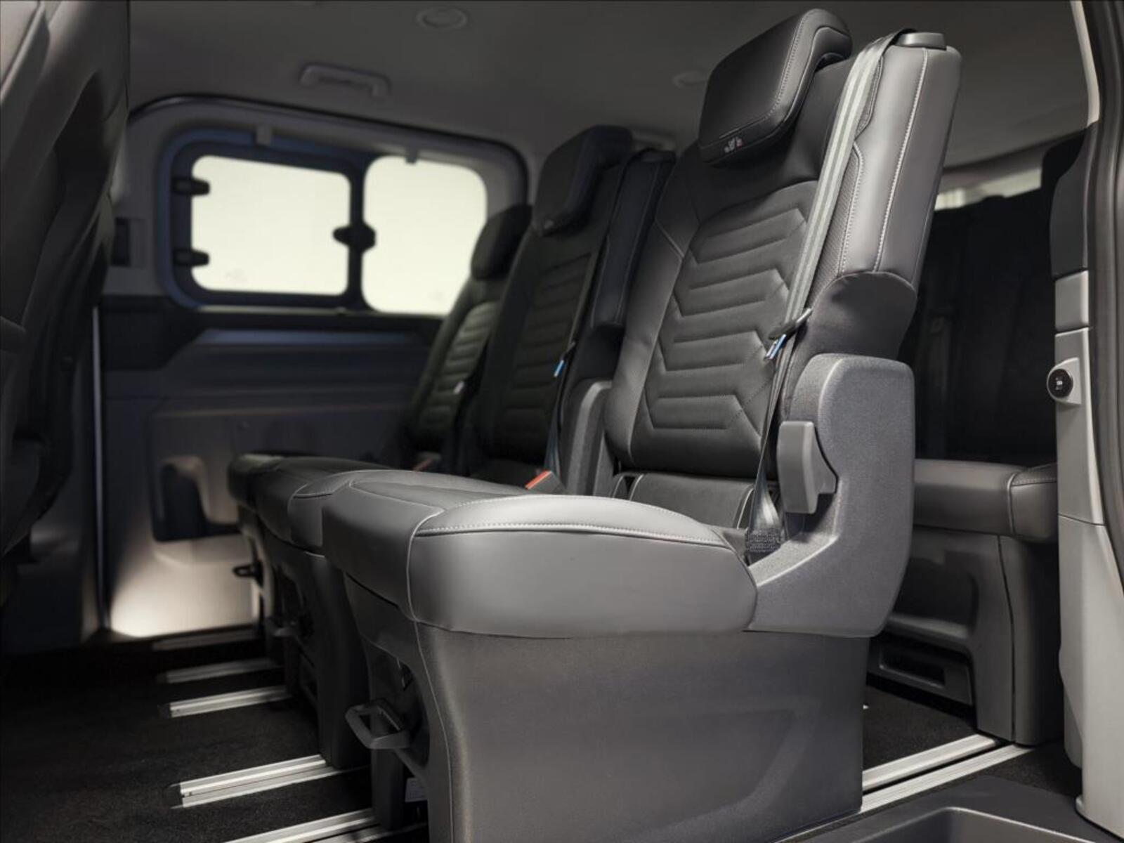 Ford Tourneo Custom 14