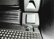 Land Rover Defender 8