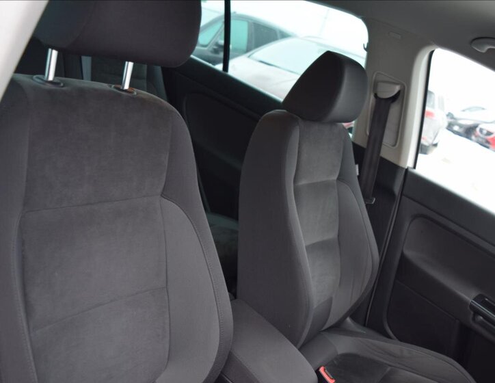 Volkswagen Golf Kombi 1,6 l 77 kw