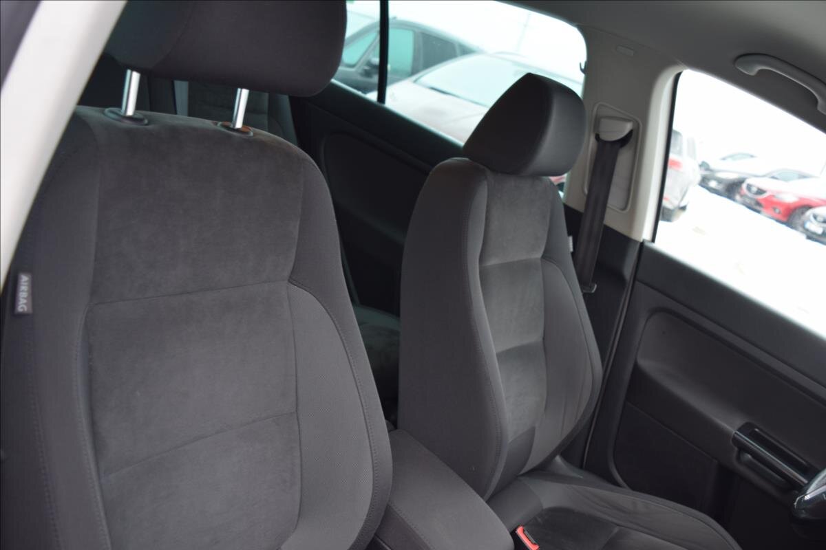 Volkswagen Golf Kombi 1,6 l 77 kw