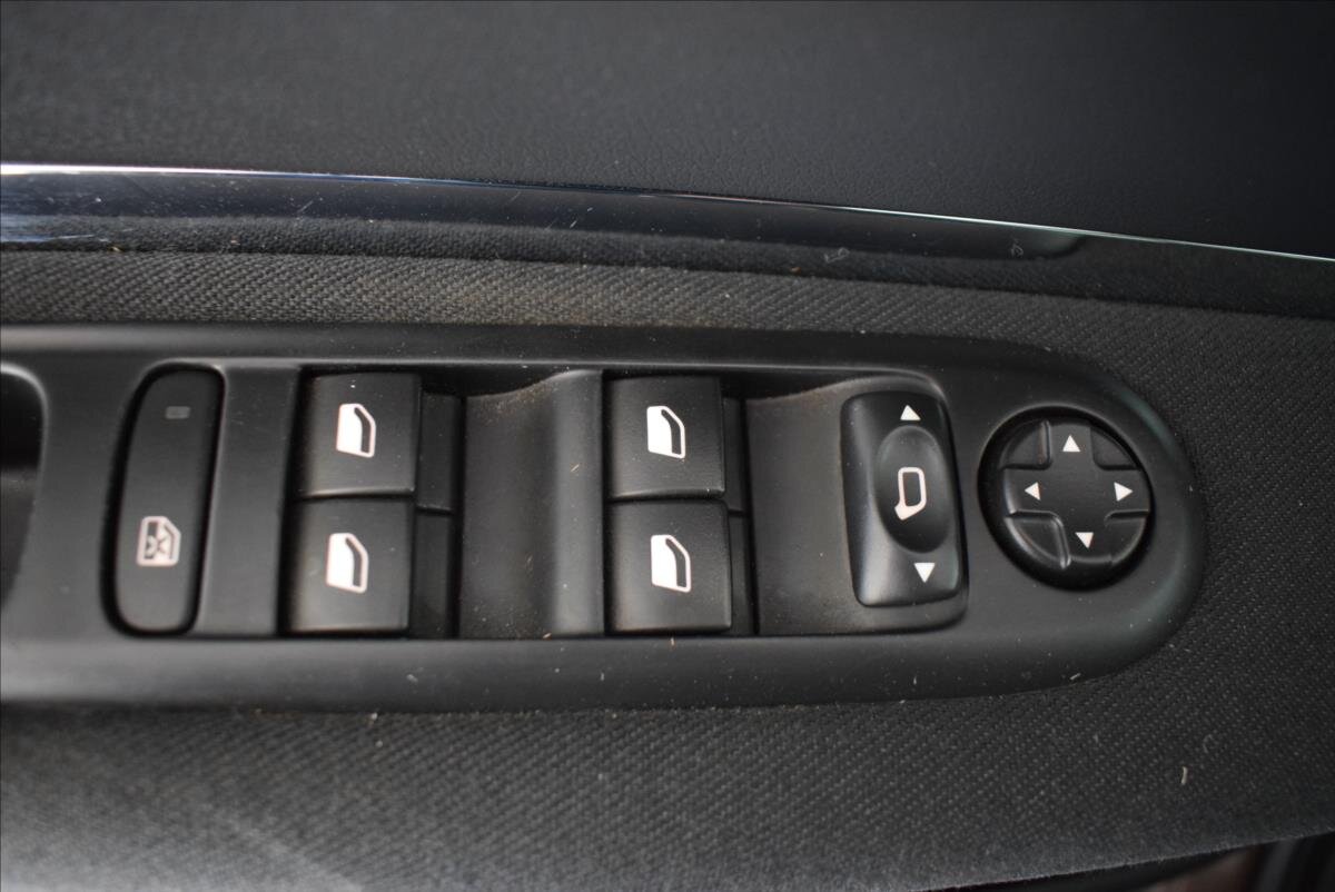 Peugeot 5008 MPV 1,6 l 88 kw