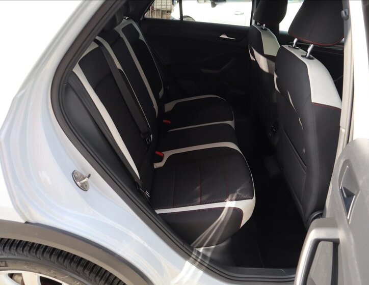 Volkswagen T-Roc CUV 1,5 l 110 kw