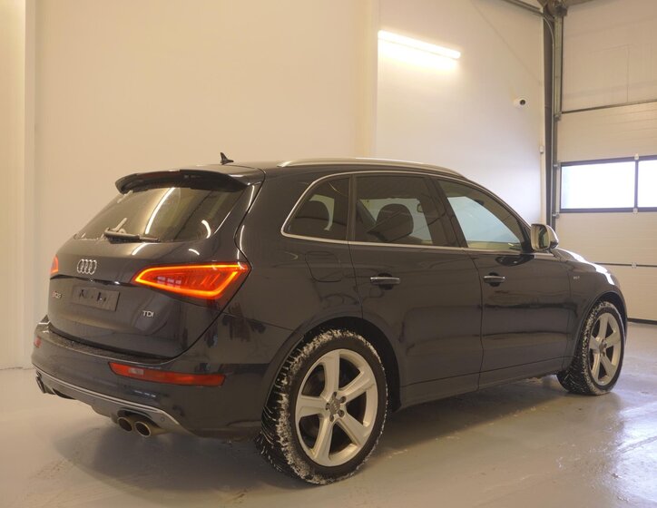 Audi SQ5 8