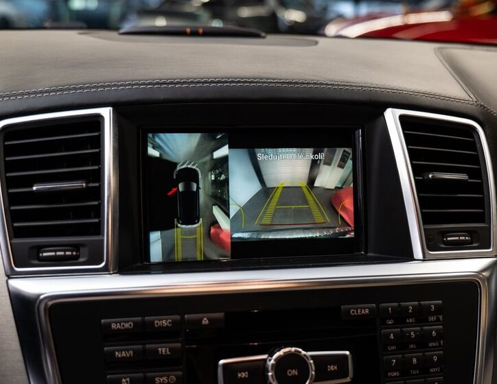 Mercedes-Benz GL SUV 4,7 l 320 kw