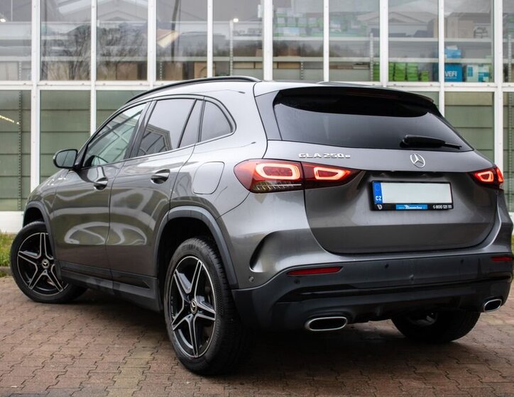 Mercedes-Benz GLA 7