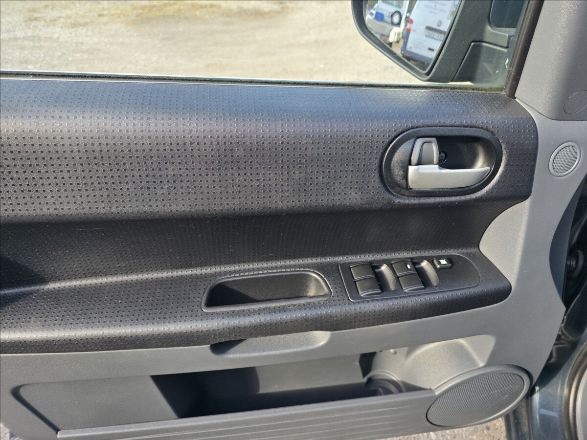 Mitsubishi Colt Hatchback 1,1 l 55 kw