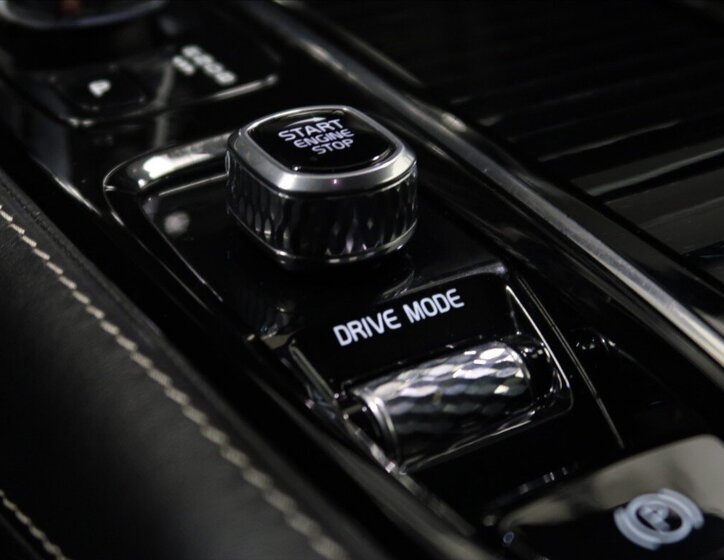 Volvo S90 Sedan / Limuzína 2,0 l 235 kw