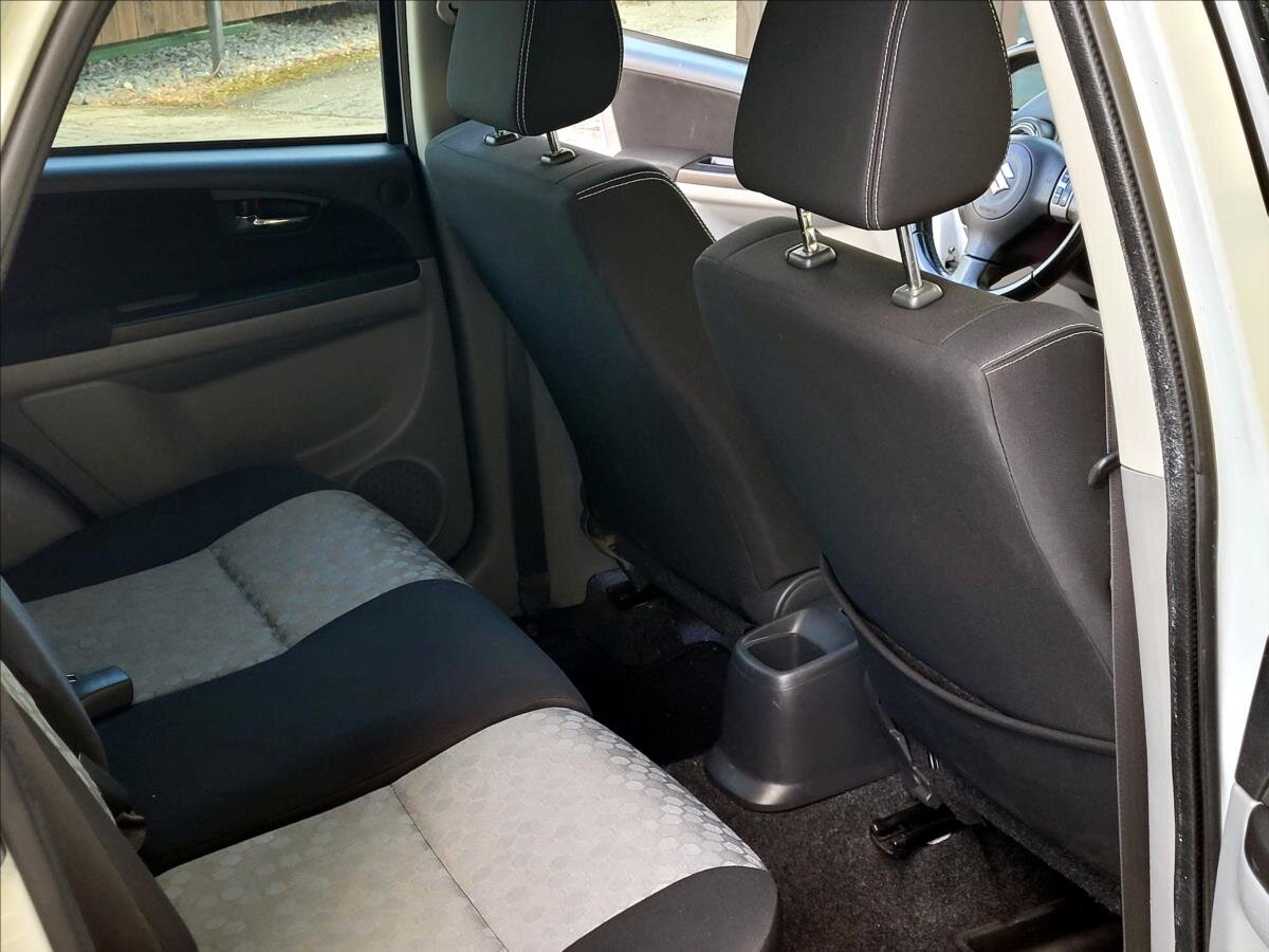 Suzuki SX4 Hatchback 2,0 l 99 kw