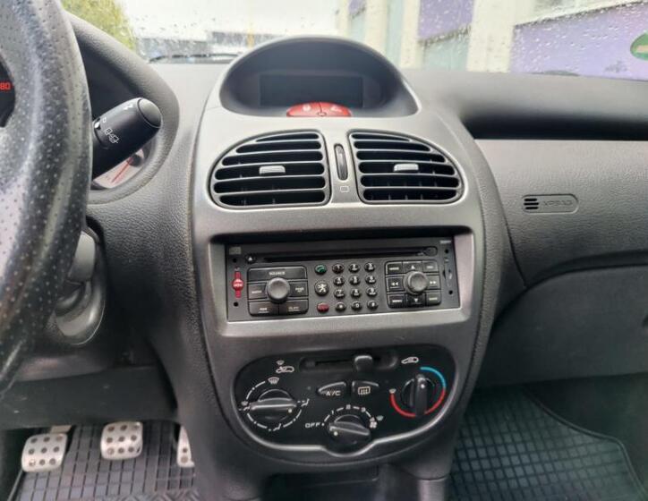 Peugeot 206 24