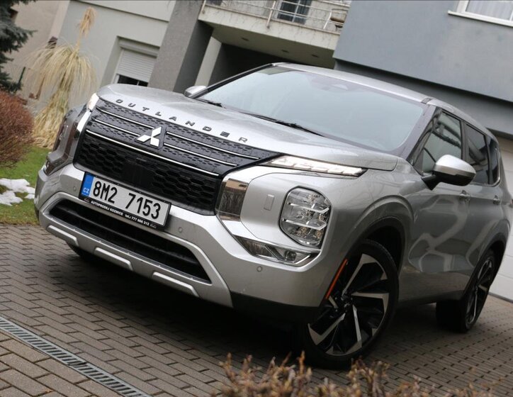 Mitsubishi Outlander SUV / Terénní 2,4 l 162 kw