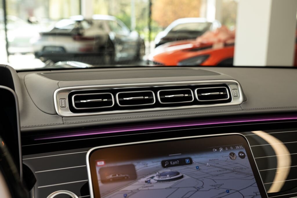 Mercedes-Benz Ostatní Sedan / Limuzína 6,0 l 450 kw