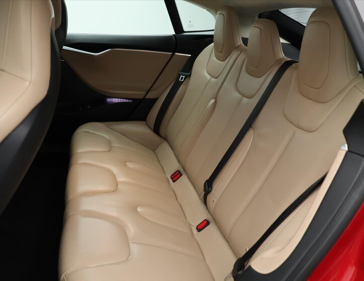 Tesla Model S Sedan / Limuzína 0,0 193 kw