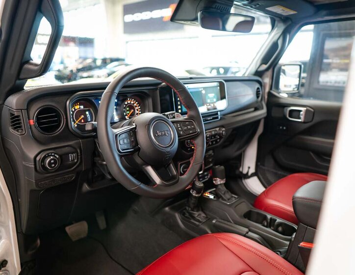 Jeep Wrangler Ostatní 6,4 l 350 kw