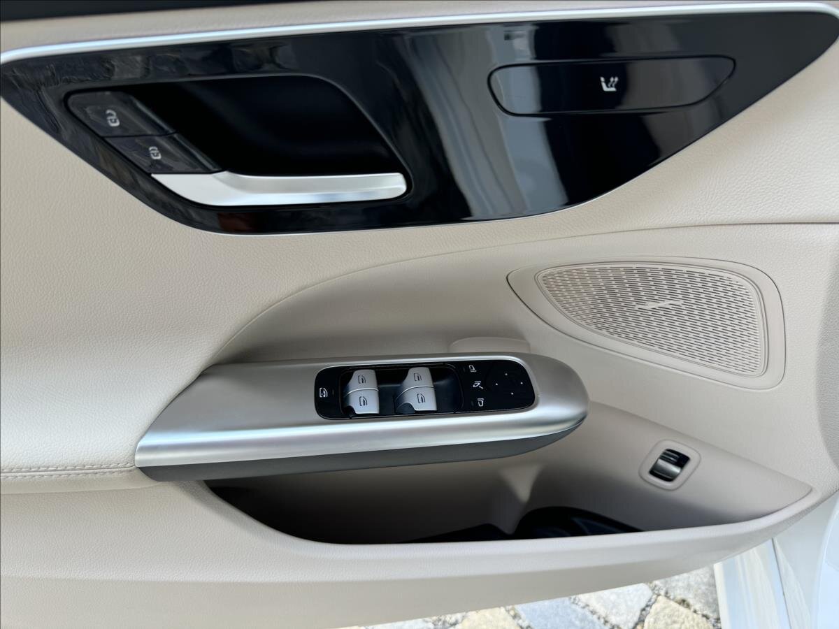 Mercedes-Benz Třídy C Sedan / Limuzína 2,0 l 147 kw