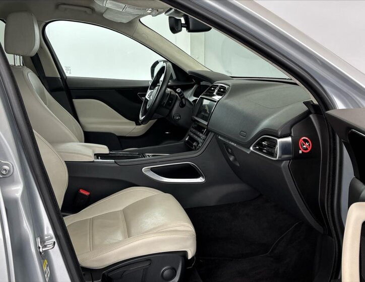 Jaguar F-Pace SUV / Terénní 2,0 l 132 kw