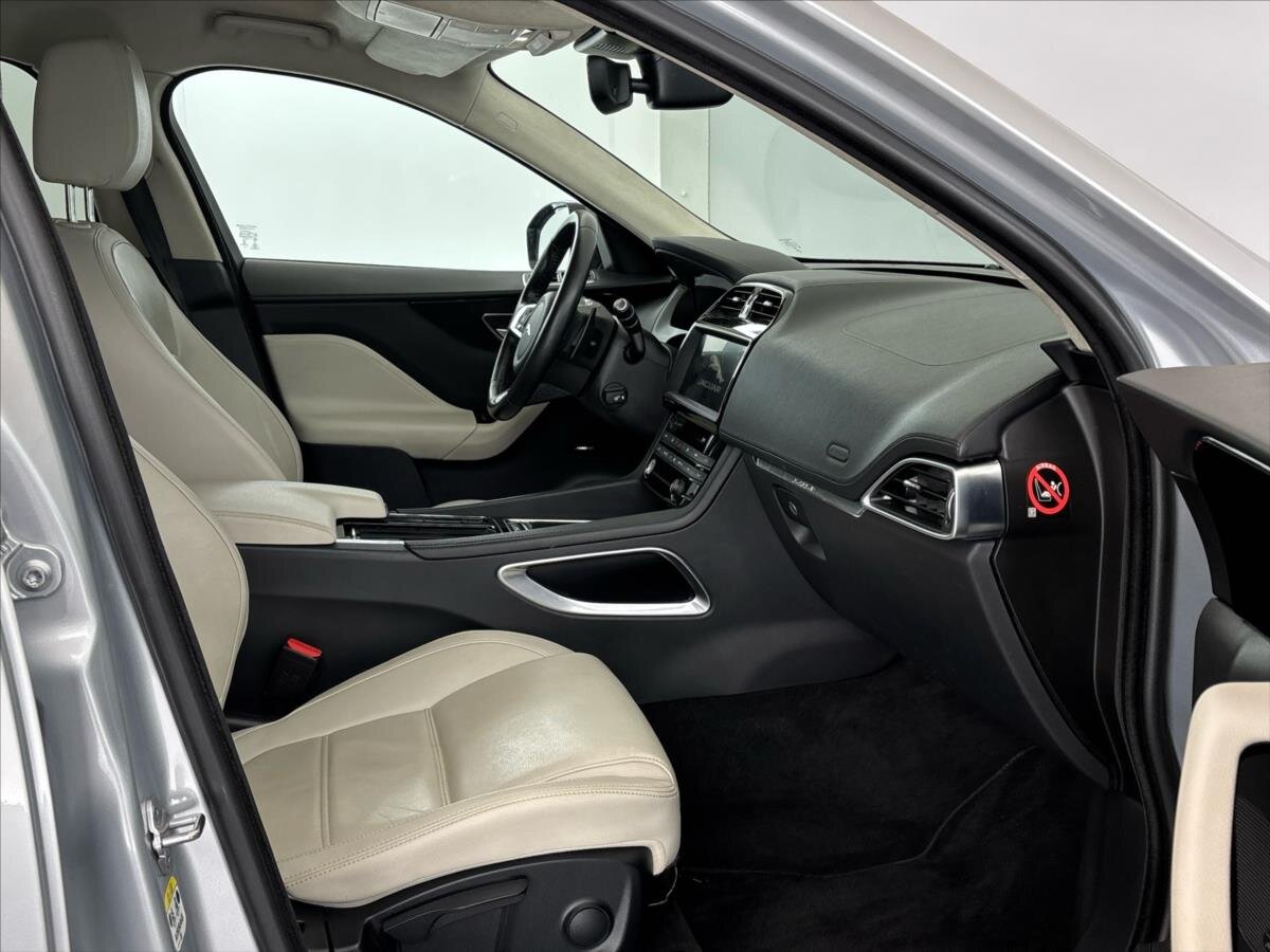 Jaguar F-Pace SUV / Terénní 2,0 l 132 kw