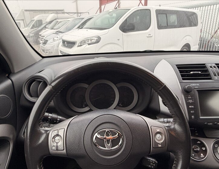 Toyota RAV4 SUV / Terénní 2,2 l 130 kw