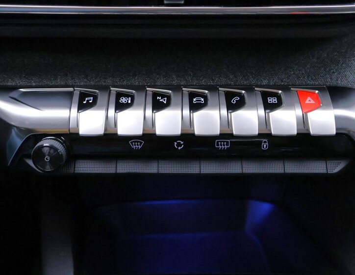 Peugeot 3008 SUV 1,2 l 96 kw