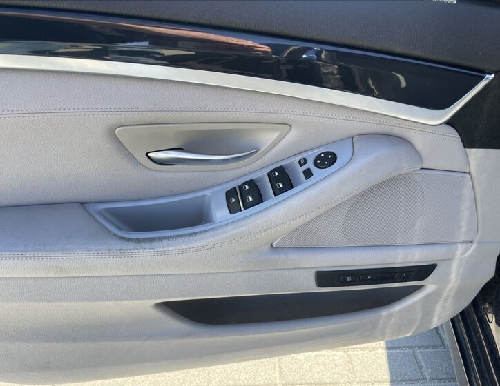 BMW Řada 5 Kombi 3,0 l 180 kw