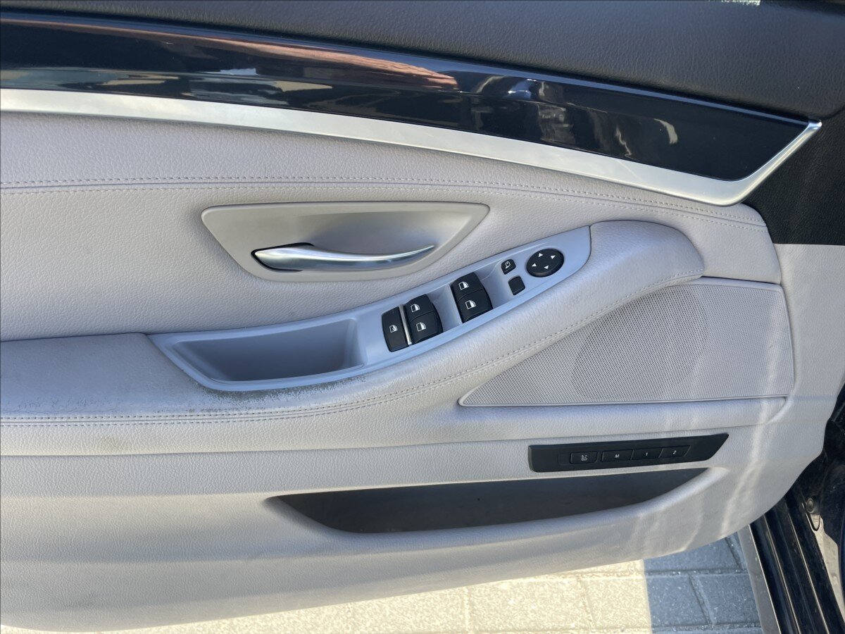 BMW Řada 5 Kombi 3,0 l 180 kw