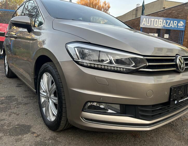 Volkswagen Touran 8