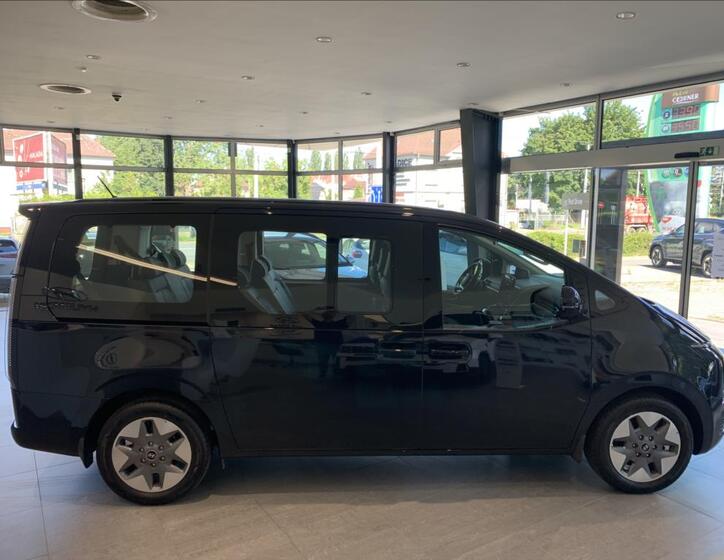 Hyundai Staria 4