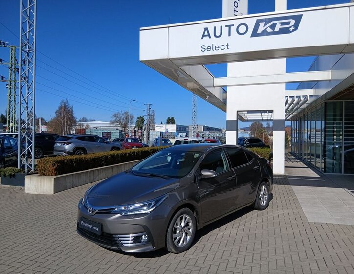 Toyota Corolla Sedan / Limuzína 1,6 l 97 kw