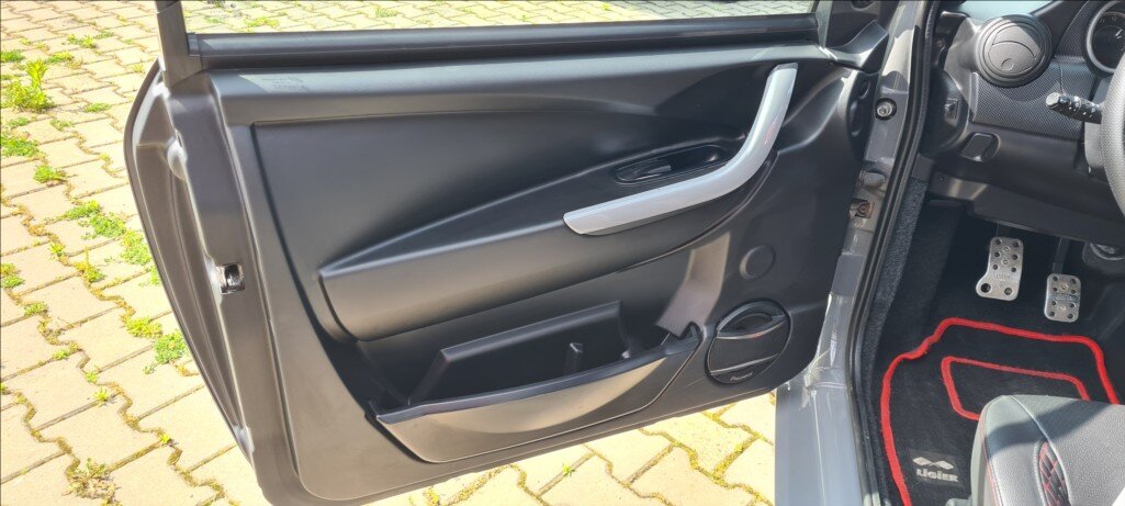 Ligier JS 50 L Hatchback 478,0 6 kw