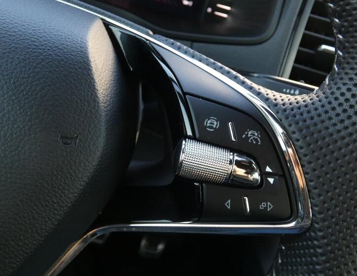 Škoda Karoq SUV / Terénní 1,5 l 110 kw