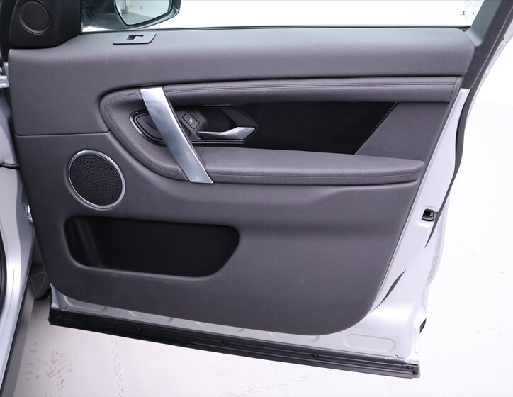 Land Rover Discovery Sport SUV / Terénní 2,0 l 110 kw