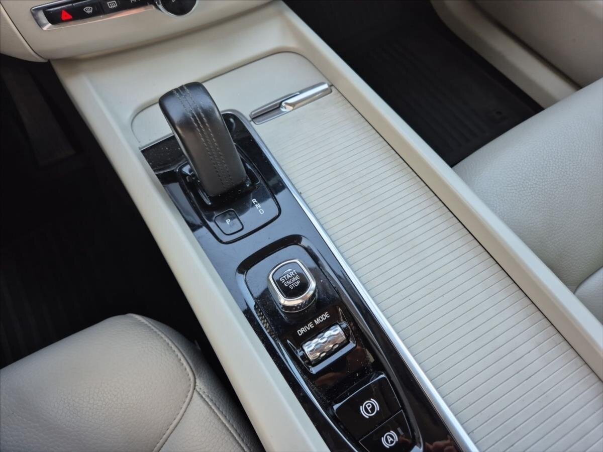 Volvo XC60 SUV / Terénní 2,0 l 145 kw