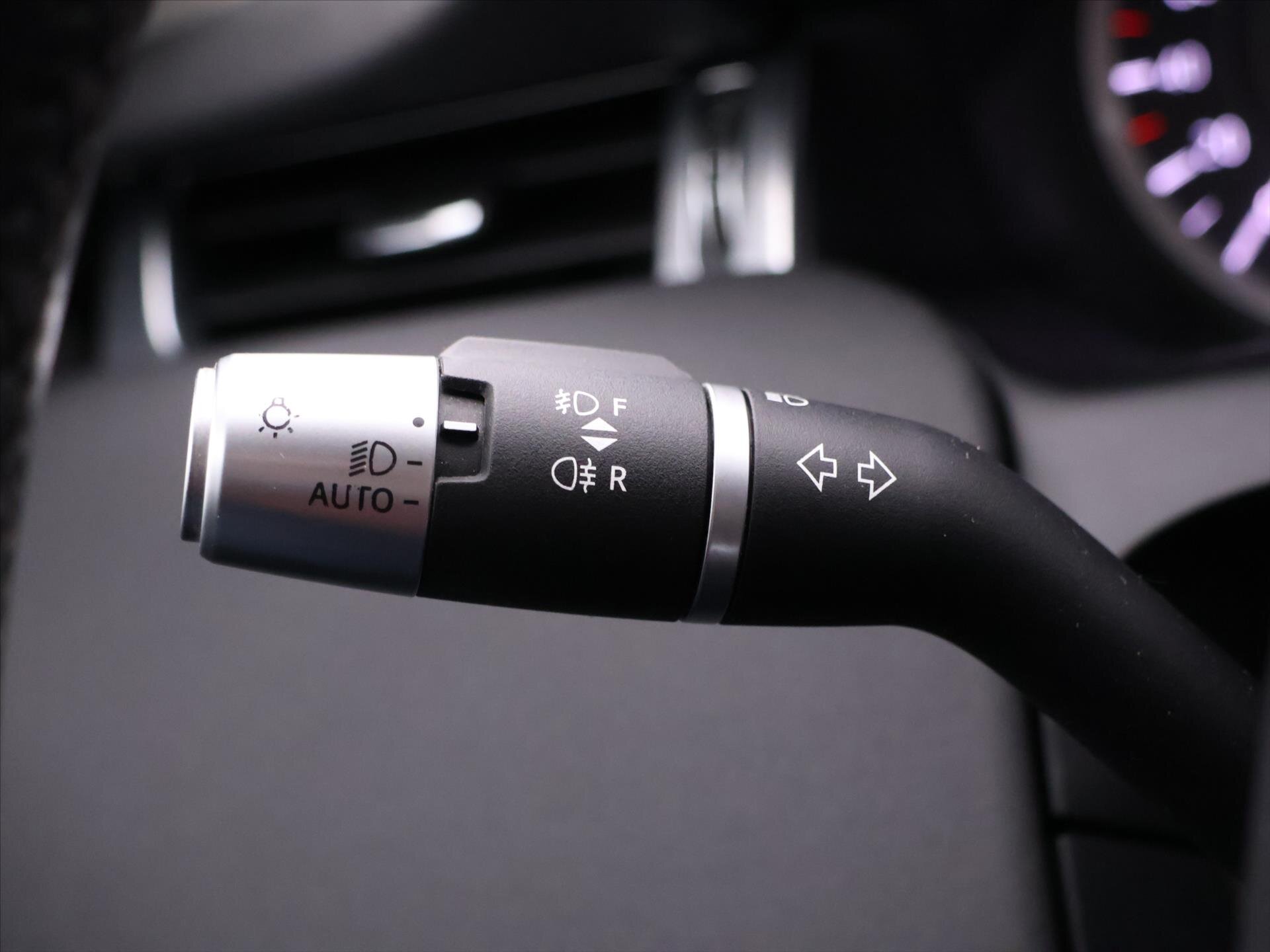 Land Rover Discovery Sport SUV / Terénní 2,0 l 110 kw