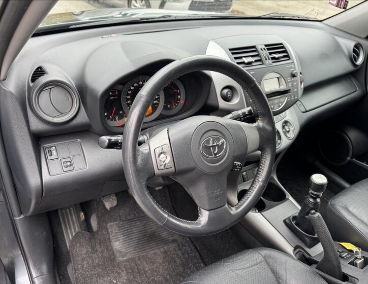 Toyota RAV4 SUV / Terénní 2,2 l 100 kw