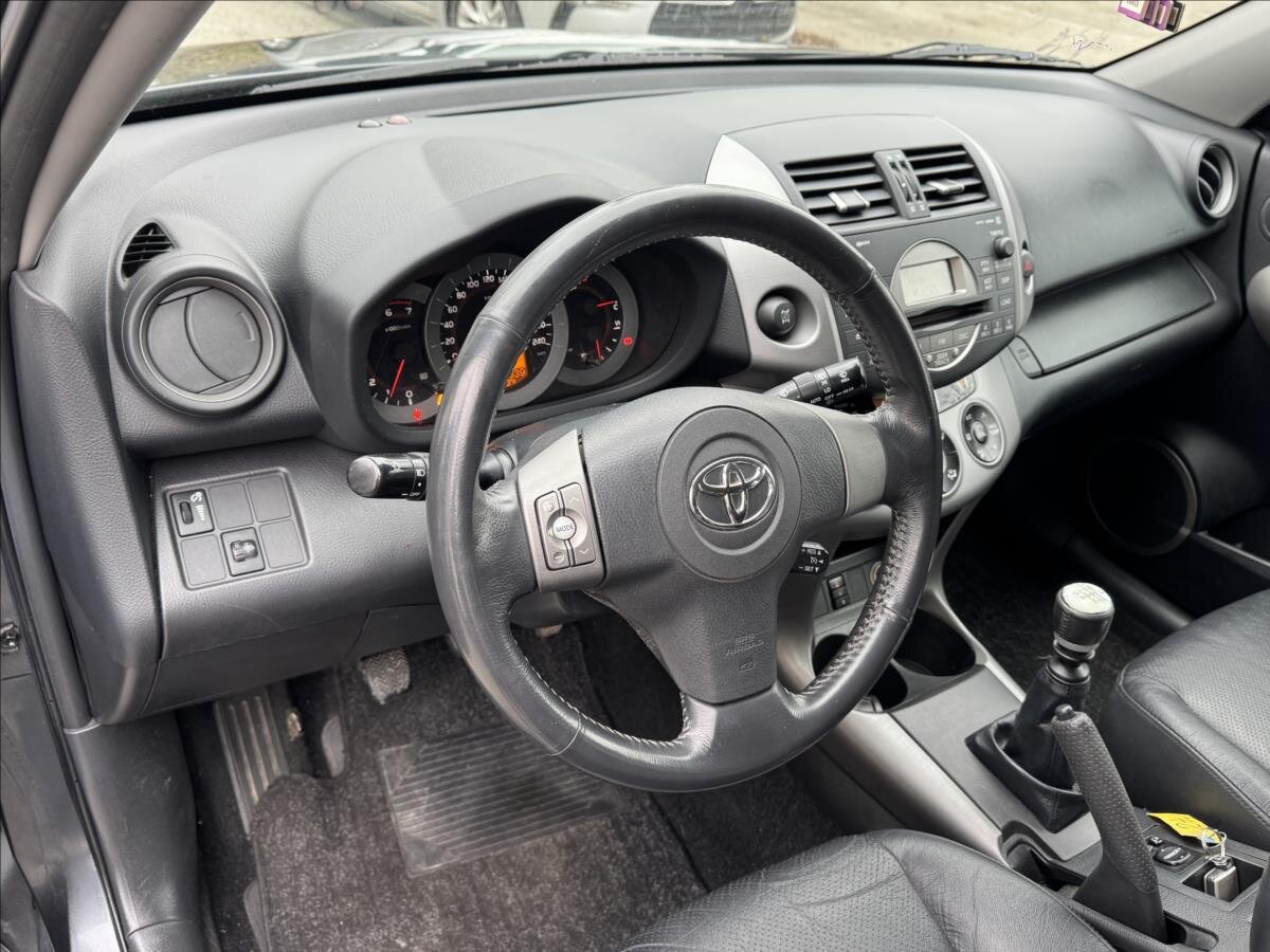 Toyota RAV4 SUV / Terénní 2,2 l 100 kw