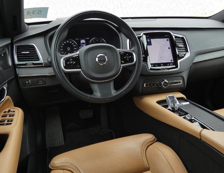Volvo XC90 SUV / Terénní 2,0 l 220 kw