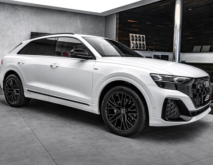 Audi Q8 4