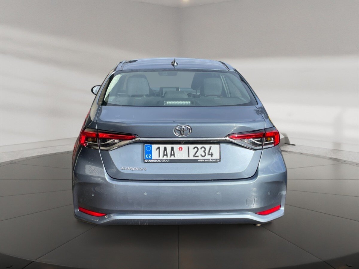 Toyota Corolla Sedan / Limuzína 1,5 l 92 kw