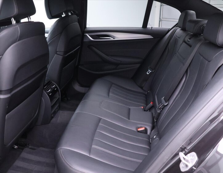 BMW Řada 5 Sedan / Limuzína 2,0 l 135 kw