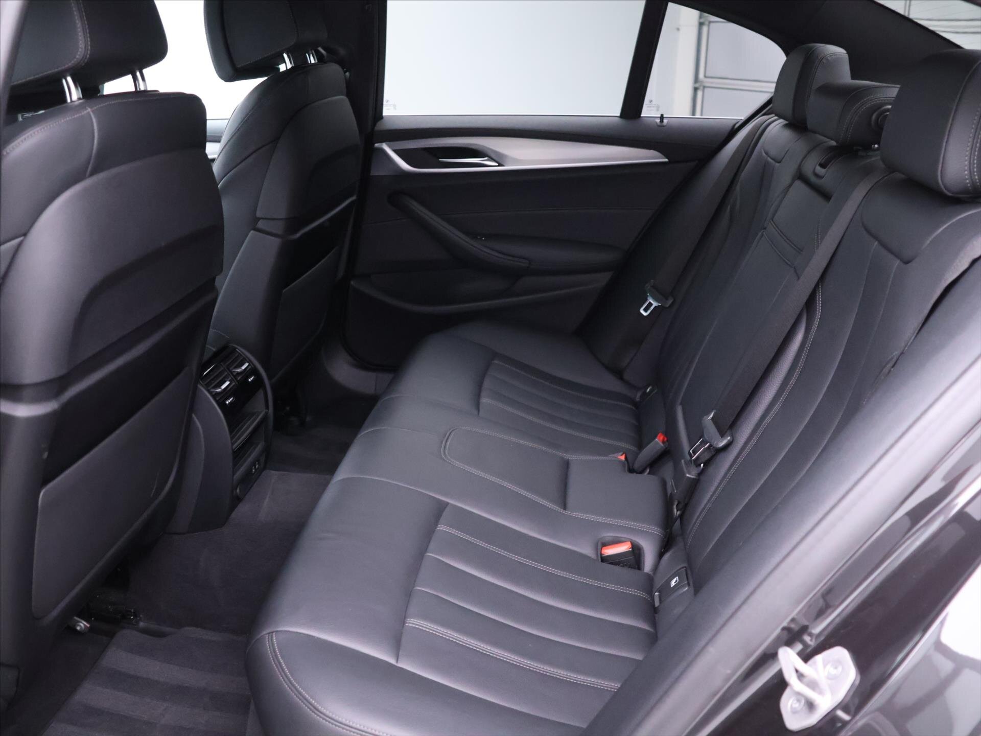 BMW Řada 5 Sedan / Limuzína 2,0 l 135 kw