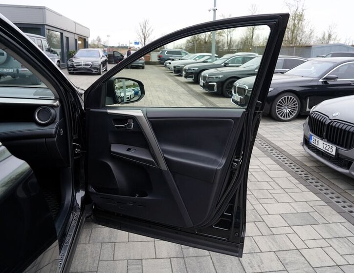 Toyota RAV4 SUV / Terénní 2,0 l 91 kw