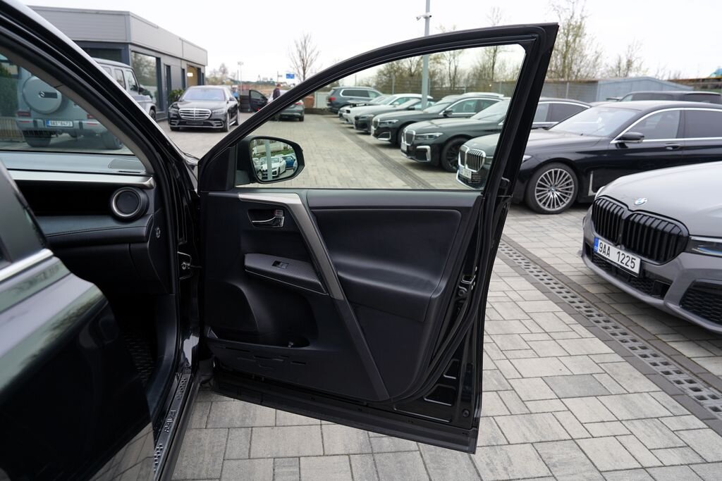 Toyota RAV4 SUV / Terénní 2,0 l 91 kw