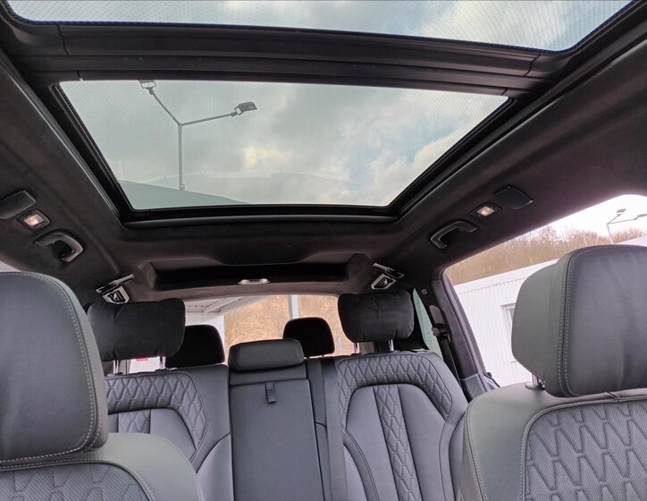 BMW X7 SUV / Terénní 4,4 l 390 kw
