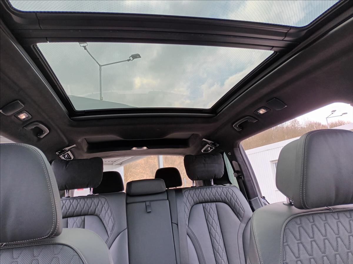 BMW X7 SUV / Terénní 4,4 l 390 kw