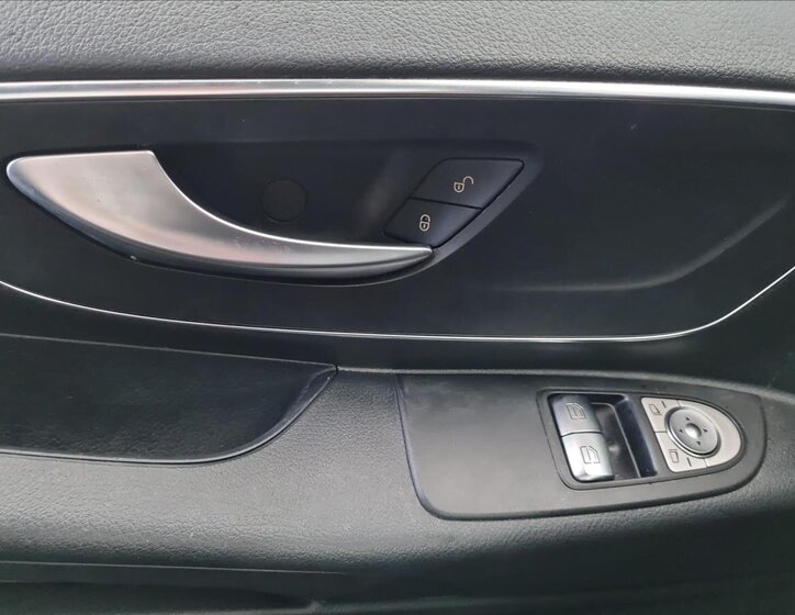 Mercedes-Benz Vito 12