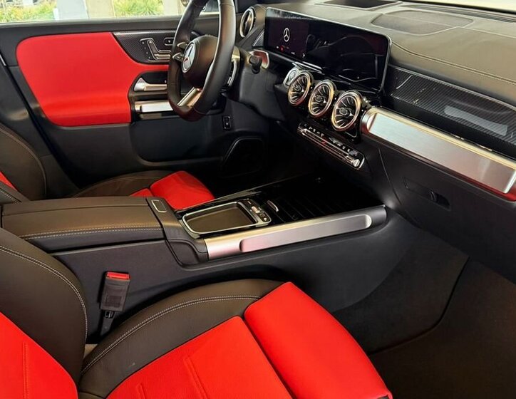 Mercedes-Benz GLB 11