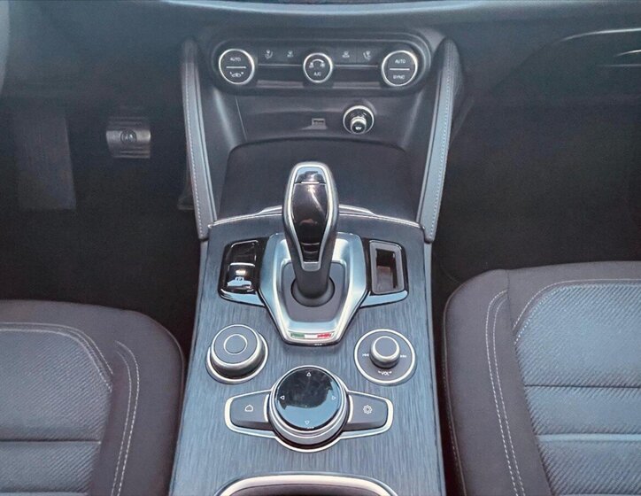Alfa Romeo Stelvio SUV / Terénní 2,1 l 118 kw