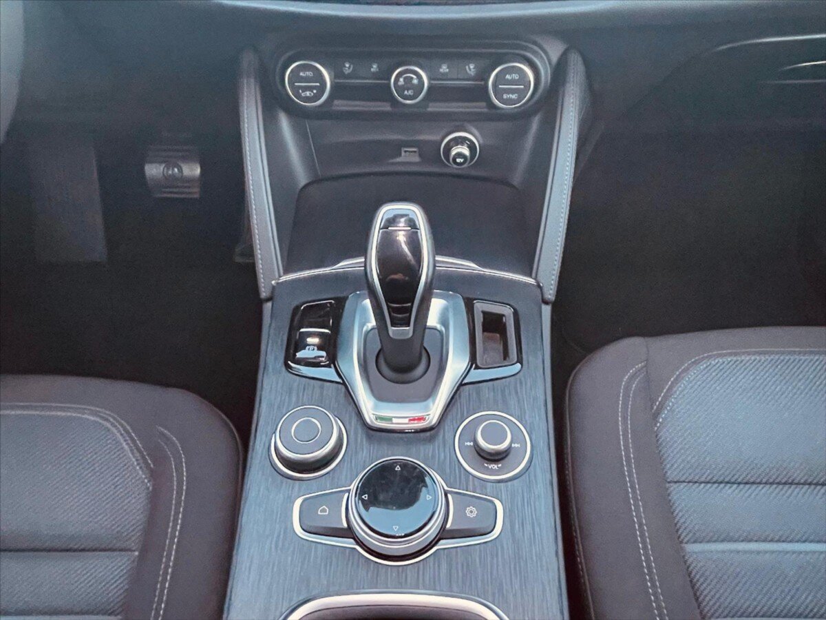 Alfa Romeo Stelvio SUV / Terénní 2,1 l 118 kw